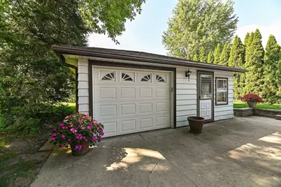 809  Mackinac Ave, South Milwaukee, WI 53172 - Photo 24