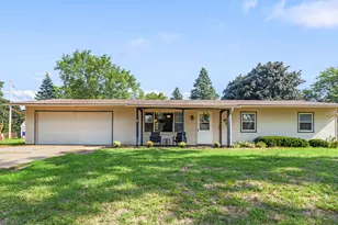 891 E Daffodil Ln, Beloit, WI 53511 - Photo 1