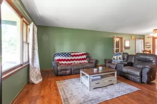 891 E Daffodil Ln, Beloit, WI 53511 - Photo 2