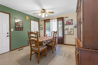 891 E Daffodil Ln, Beloit, WI 53511 - Photo 6
