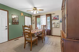 891 E Daffodil Ln, Beloit, WI 53511 - Photo 6