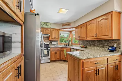 W151N6887  Glenview Dr, Menomonee Falls, WI 53051 - Photo 14