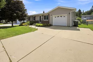 1367 Balsam Pl, West Bend, WI 53095 - Photo 2
