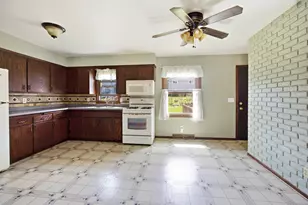 1367 Balsam Pl, West Bend, WI 53095 - Photo 8