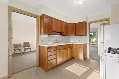 5516 N 103rd St, Milwaukee, WI 53225 - Photo 10