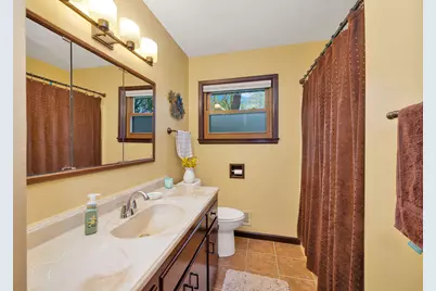 4537 N 101st St, Wauwatosa, WI 53225 - Photo 10
