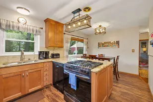 4537 N 101st St, Wauwatosa, WI 53225 - Photo 6