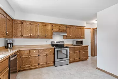 540 W Norport Dr, Port Washington, WI 53074 - Photo 6