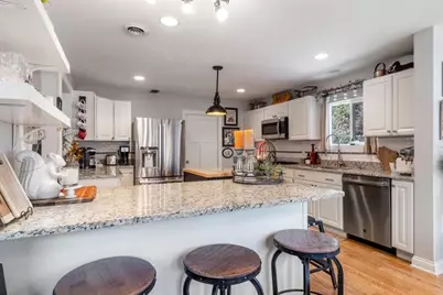 1069  Sauganash Dr, Fontana, WI 53125 - Photo 8