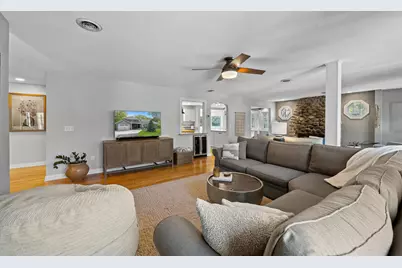 1069  Sauganash Dr, Fontana, WI 53125 - Photo 4