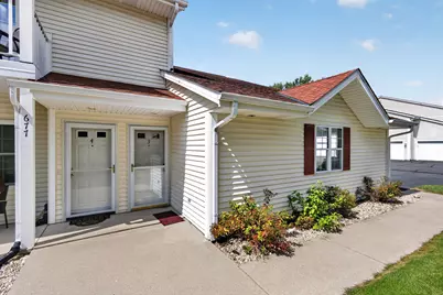 677  Wood River Ct #3, West Bend, WI 53095 - Photo 2
