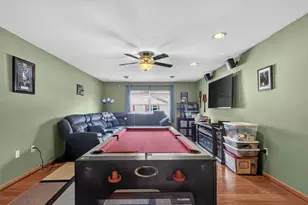 677 Wood River Ct, West Bend, WI 53095 - Photo 4