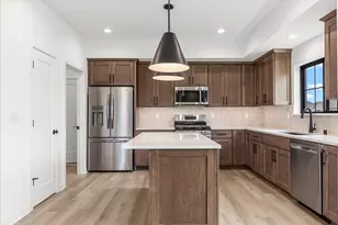 1733 Hammock Ln, Oconomowoc, WI 53066 - Photo 4