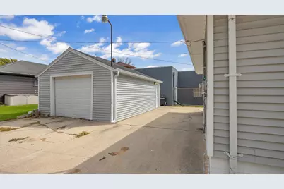 2011 S 16th St, Sheboygan, WI 53081 - Photo 4