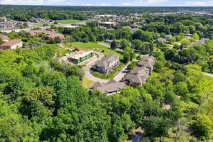 255 Aerie Cir, Brookfield, WI 53045 - Photo 4