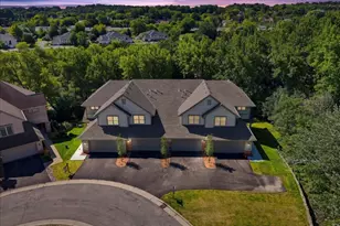 255 Aerie Cir, Brookfield, WI 53045 - Photo 2