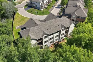 255 Aerie Cir, Brookfield, WI 53045 - Photo 4