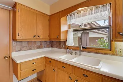 542 E Van Beck Ave, Milwaukee, WI 53207 - Photo 4