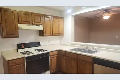596  Pewaukee Rd #C, Pewaukee, WI 53072 - Photo 6