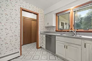 3628 Country Ln, Racine, WI 53405 - Photo 10
