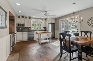 962 Shabbona Dr, Fontana, WI 53125 - Photo 4