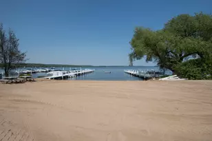 962 Shabbona Dr, Fontana, WI 53125 - Photo 6