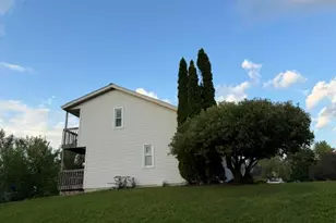 885 S Imperial Dr, Hartland, WI 53029 - Photo 4