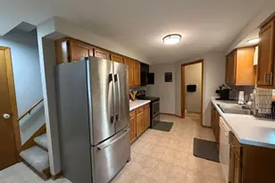 885 S Imperial Dr, Hartland, WI 53029 - Photo 14