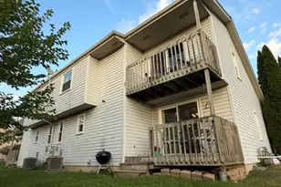 885 S Imperial Dr, Hartland, WI 53029 - Photo 6