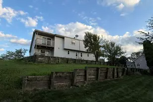 885 S Imperial Dr, Hartland, WI 53029 - Photo 8