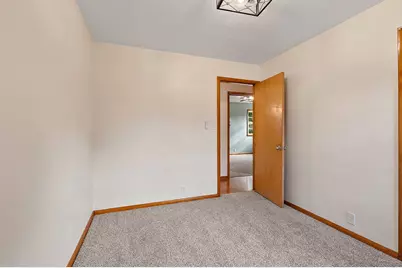 1621  Johnston Dr, Manitowoc, WI 54220 - Photo 18