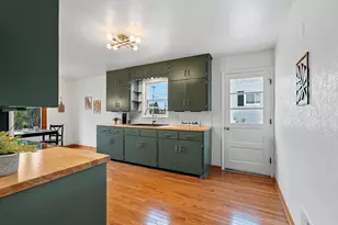 1621 Johnston Dr, Manitowoc, WI 54220 - Photo 6