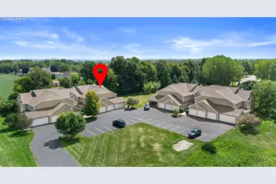 758  Bridlewood Dr #H, Hartford, WI 53027 - Photo 2