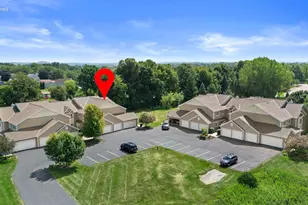 758 Bridlewood Dr, Hartford, WI 53027 - Photo 2