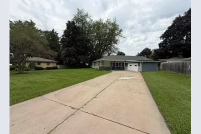 925 N Oakwood Ave, Oconomowoc, WI 53066 - Photo 2