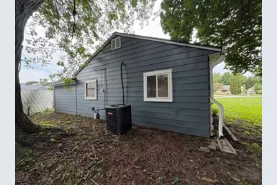 925 N Oakwood Ave, Oconomowoc, WI 53066 - Photo 4