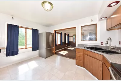 4917 S 28th St, Greenfield, WI 53221 - Photo 10