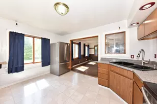 4917 S 28th St, Greenfield, WI 53221 - Photo 10