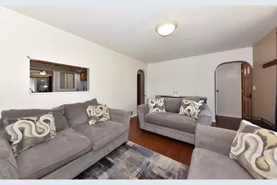 4917 S 28th St, Greenfield, WI 53221 - Photo 6