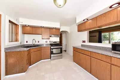 4917 S 28th St, Greenfield, WI 53221 - Photo 10
