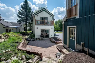 226 W Capitol Dr, Hartland, WI 53029 - Photo 8