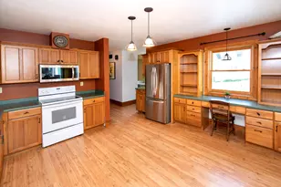 226 W Capitol Dr, Hartland, WI 53029 - Photo 14