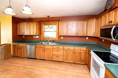 226 W Capitol Dr, Hartland, WI 53029 - Photo 16