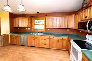 226 W Capitol Dr, Hartland, WI 53029 - Photo 16