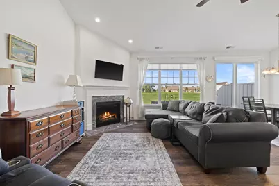 602  Cadence Cir, Lake Geneva, WI 53147 - Photo 8