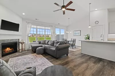 602  Cadence Cir, Lake Geneva, WI 53147 - Photo 6