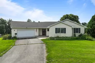 320 Arbor Ridge Dr, Delavan, WI 53115 - Photo 2