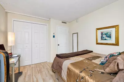 1409 N Prospect Ave #504, Milwaukee, WI 53202 - Photo 12