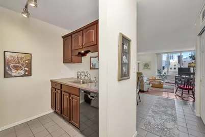 1409 N Prospect Ave #504, Milwaukee, WI 53202 - Photo 4