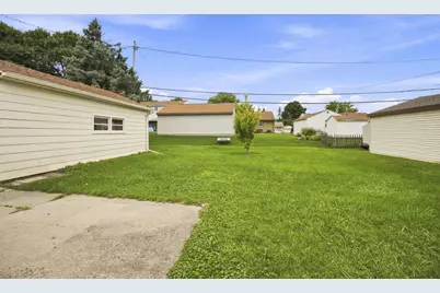 4453 S 66th St, Greenfield, WI 53220 - Photo 22